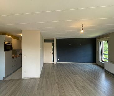 Gerenoveerd appartement met 2 slaapkamers met garage - Foto 1