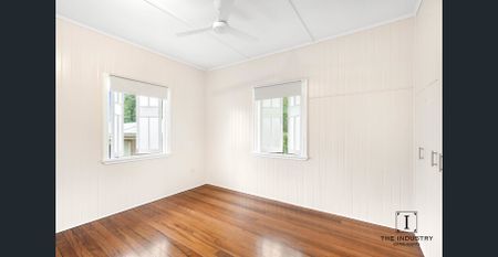 Flawlessly Renovated Queenslander - City Fringe! - Photo 4