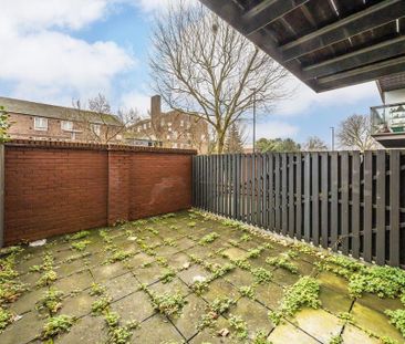 Studio to rent - Photo 2