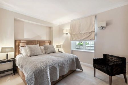 2 bedroom flat in Rutland Gate - Photo 2