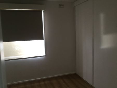 Quaint 2 bedroom apartment includes study & storeroom - Photo 2