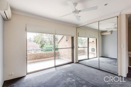 North Facing Two Bedroom Townhouse With Terrace - Photo 3
