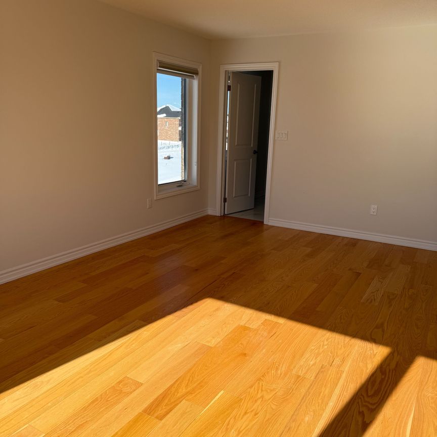 For Lease - 27 Rochester Drive, Barrie, Ontario - Photo 1