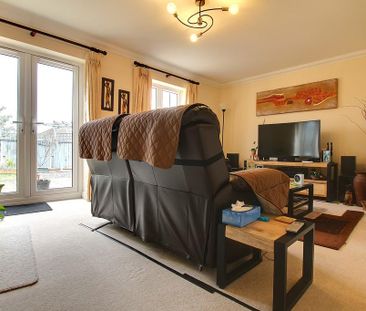 3 bedroom detached bungalow to rent - Photo 1
