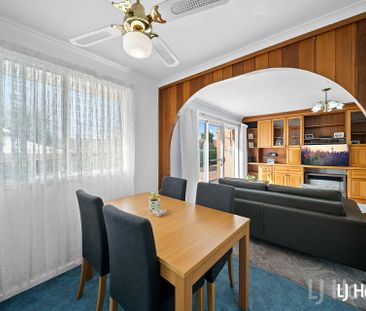 Charming 3 Bedroom Family Home - Photo 3