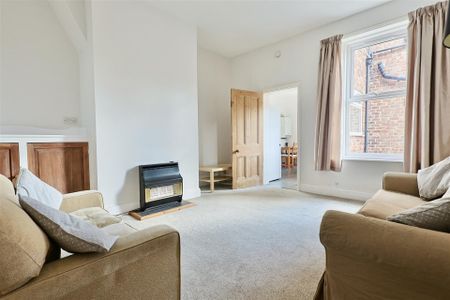 2 bedroom Student Flat to rent in Holmwood Grove, Newcastle Upon Tyne - Photo 2