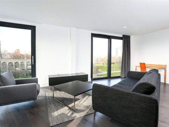 A rather special two double bedroom apartment, with parking and Juliet balcony, in the Cask Store with views over Castle Park and the waterfront. - Photo 1