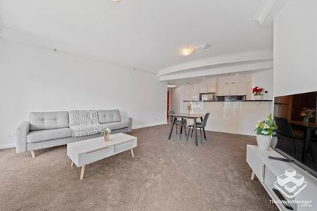 Renovated 1 Bed | 1 Bath | 1 Car | City Views | Admiralty Towers 1 - Photo 5