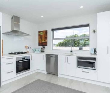 Modern Townhouse in Prime Location – Close to CBD, Hospitals & Hami... - Photo 2