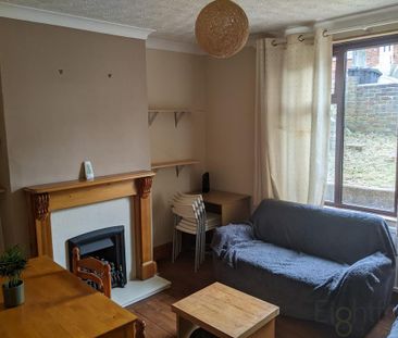 4 bedroom terraced house to rent - Photo 1