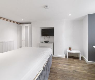 8 bedroom semi-detached house to rent - Photo 5