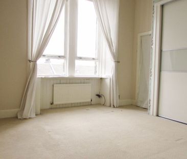 2 Bed Flat - Photo 2