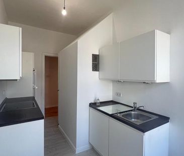 Modernisierte 2-Zimmer-Altbauwohnung mit 2 Balkonen I Einbauküche I... - Photo 2