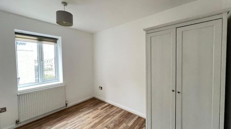 3 bedroom flat to rent - Photo 2