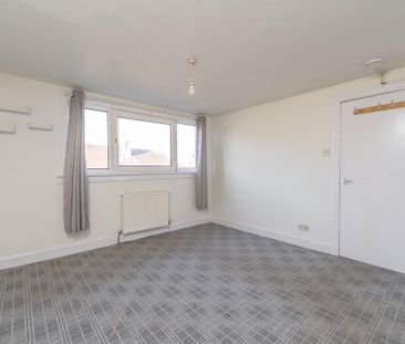 4 bedroom flat to rent - Photo 6