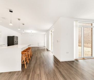 Hobson Road, Trumpington, Cambridge £5,000 pcm ⓘ The monthly or wee... - Photo 4