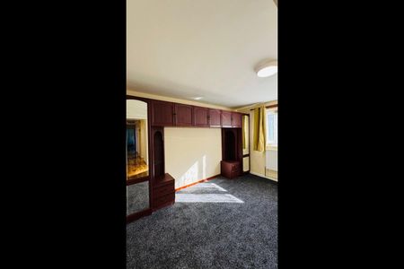 3 Bed Flat, Lonsdale Close, E6 - Photo 3