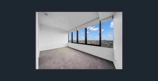 Freshly Refreshed Apartment with Spectacular Views & Exceptional Lifestyle - Photo 1