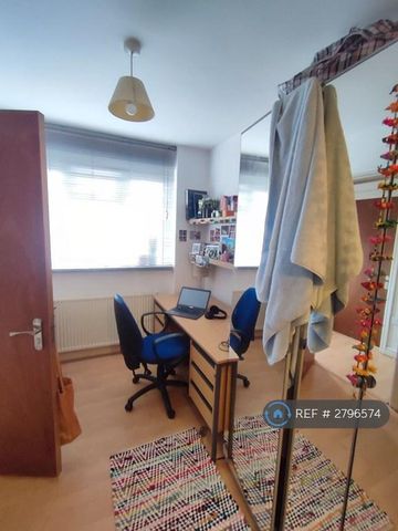 6 bedroom semi-detached house to rent - Photo 2