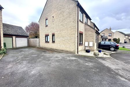 Chetwynd Mead, BAMPTON - Photo 4