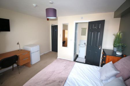 1 bedroom in a house share to rent - Photo 3