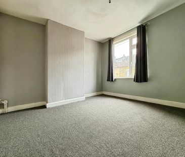 4 bedroom terraced house to rent - Photo 5