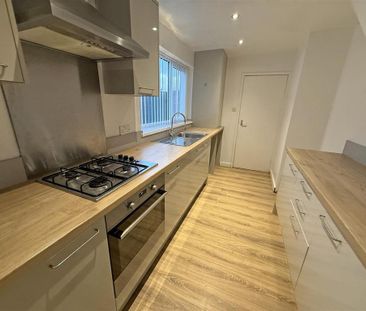 3 bedroom semi-detached house to rent - Photo 5