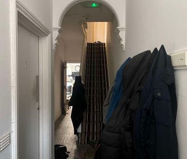 Arthur Avenue: Bed Student House, NG7 - Photo 1