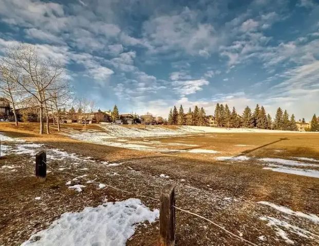 Beautiful 3 bedroom with Park in the backyard | 1180 Berkley Drive Northwest, Calgary - Photo 1