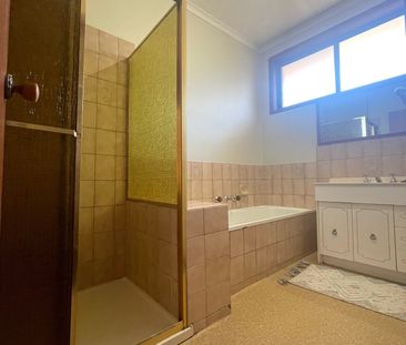 This spacious single level unit – Camberwell High School Zone - Photo 4