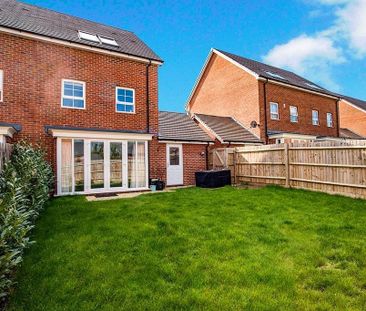 4 bedroom semi-detached house to rent - Photo 3