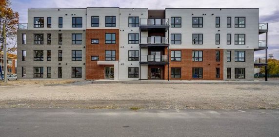 Beau 41/2 récent, ascenseur, centre-ville de Valleyfield ! - Photo 2