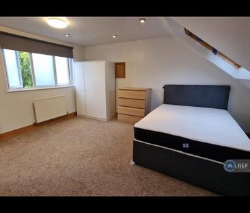 1 bedroom in a house share to rent - Photo 1