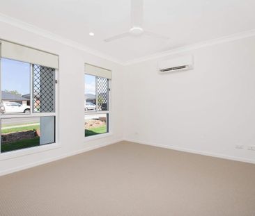 Family home with modern appliances in heart or Flagstone - Photo 4