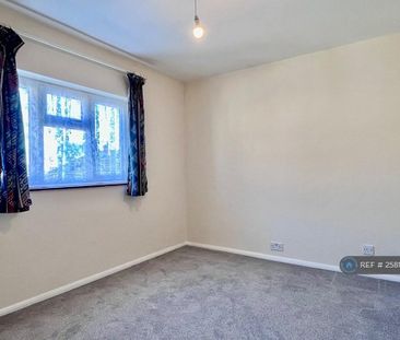 2 bedroom end of terrace house to rent - Photo 2