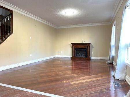 For Lease - 72 Four Seasons Circle Unit# (MAIN FLOOR), Brampton, Ontario - Photo 2