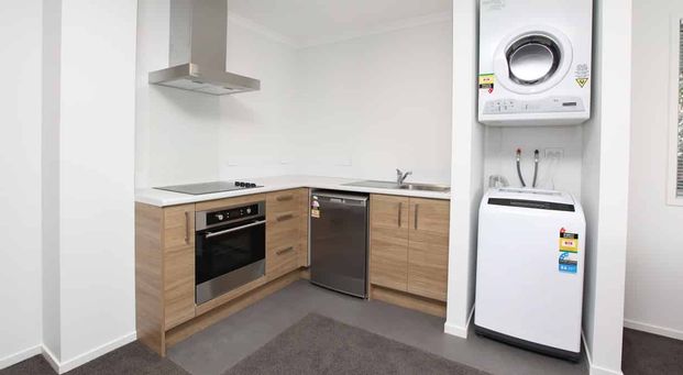 RENT REBATED FIRST 4 WEEKS - Studio Unit in Normandy - Photo 1