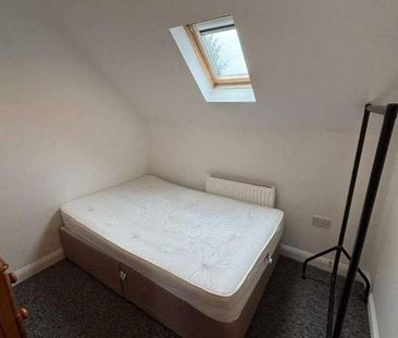 Hartmoor Gardens, Ensbury Park, Bournemouth, BH10 - Photo 2