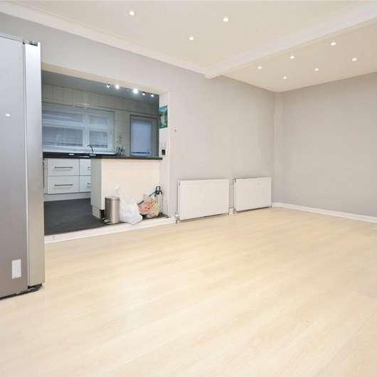 Carlton Road, Gidea Park, Essex, RM2 - Photo 1