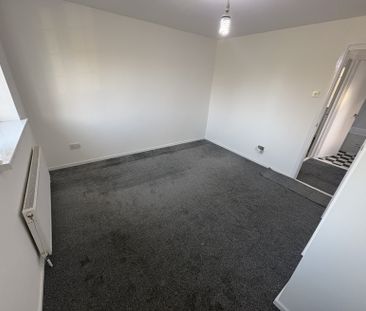 2 bedroom semi-detached house to rent - Photo 2