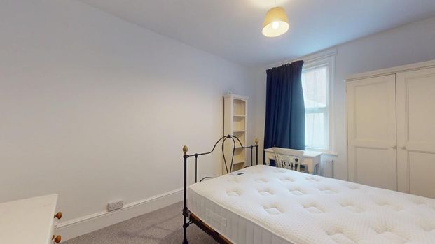 1 bedroom in a house share to rent - Photo 1