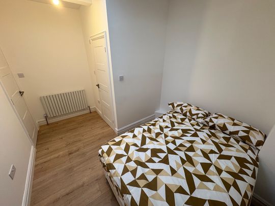 Room in a Shared Flat, Stoke Newington High Street, N16 - Photo 1