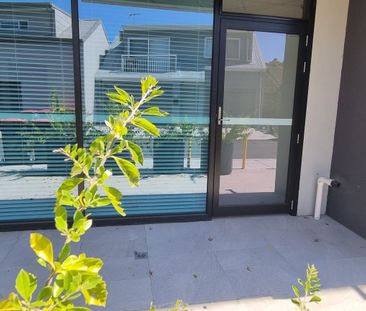 Modern Studio Apartment in Vibrant Maroubra - Photo 6