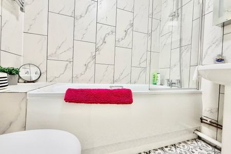 South Parade - Photo 4