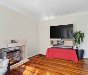 Spacious 3-Bedroom Family Home – Fully Fenced... - Photo 2