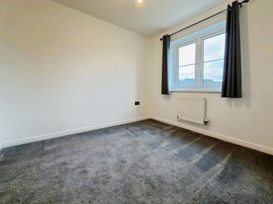 Ynys Bery Close, CAERPHILLY - Photo 1