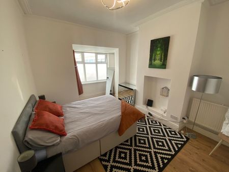 Room in a Shared House, Wyndcliff Road, B9 - Photo 2
