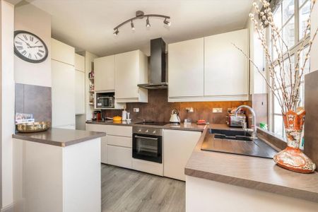 3 bedroom flat to rent - Photo 5