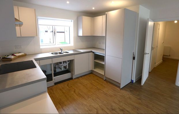 Goodwood Crescent, Crowthorne, Berkshire, RG45 - Photo 1