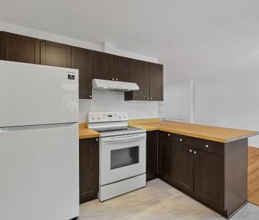 For Lease - 10 Delong Drive, Beacon Hill North - South and Area, On... - Photo 5